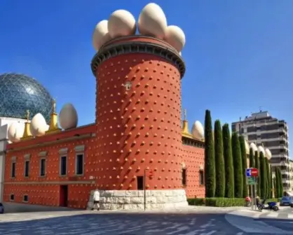 Descubriendo el surrealismo de Figueres, España