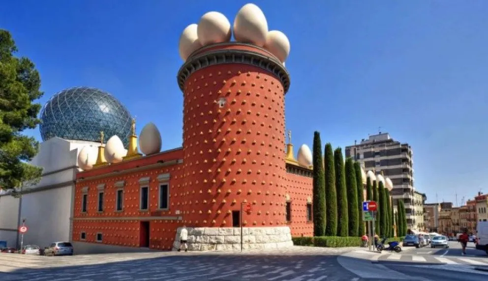 Descubriendo el surrealismo de Figueres, España
