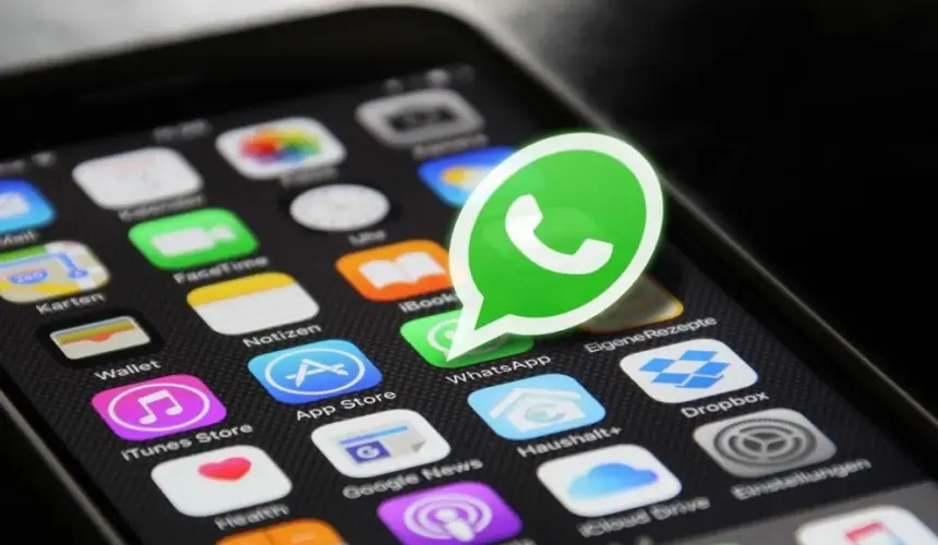 Con esta función puedes programar mensajes en WhatsApp para que se envíen a tus contactos el día y hora que quieras. Foto: Pixabay