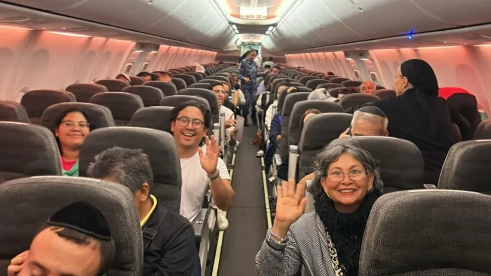 ¡México los espera! Avión con 135 mexicanos sale de Israel; vienen sinaloenses, gimnastas mexicanas y peregrinos