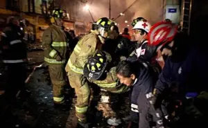 Bombero sonorense sobrevive a incendio y colapso de bodega en acto de valentía