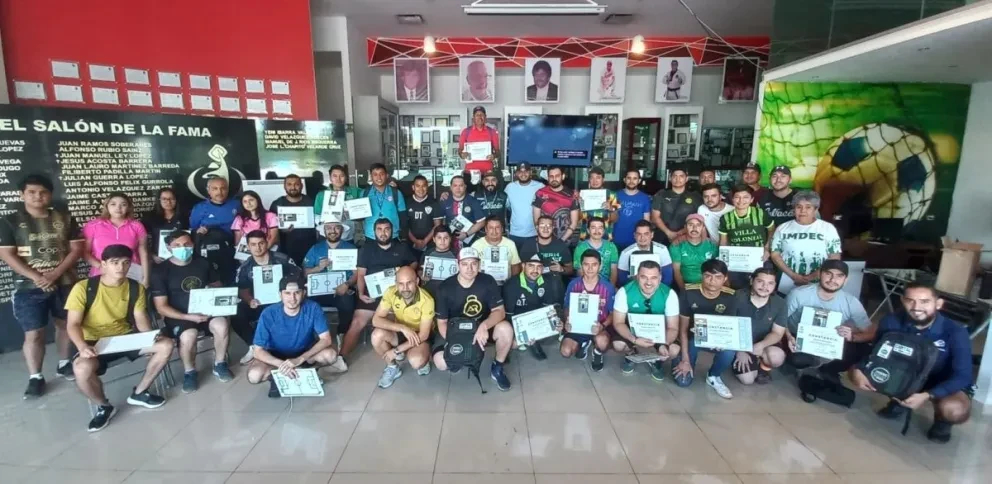El ponente, Juan Rodríguez, así como a cada uno de los entrenadores, recibieron un merecido reconocimiento.