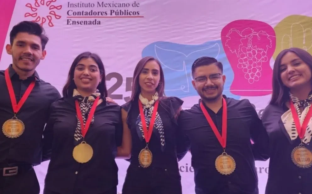 El equipo conformado por Daniela, Carlos, Jimena y Josué se llevó el primer lugar en la competencia celebrada en Ensenada. Foto: UAS