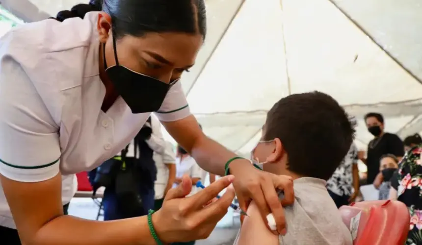 Los puestos de vacunación serán instalados en los Centros de Salud, unidades del IMSS, ISSSTE e IMSS Bienestar.