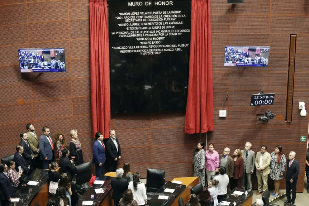 Inscriben con letras doradas, en el Senado, nombres de Francisco Villa, Gustavo A. Madero y Adolfo Bassó.