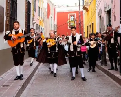 Exploración Nocturna: Las famosas Callejoneadas de Guanajuato