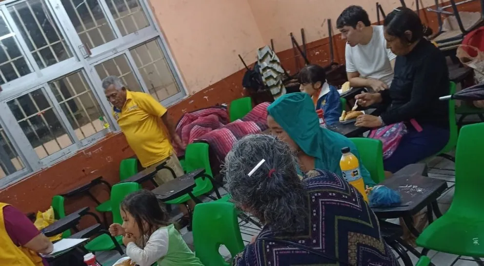 Habilitan albergue en La Palma, Navolato tras el impacto de Norma; autoridades realizan recorrido