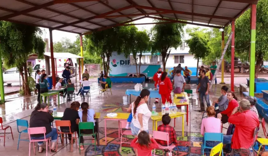 Cocina móvil ALAJIBUA de DIF Culiacán, lleva alimento caliente a albergue en El pinole.