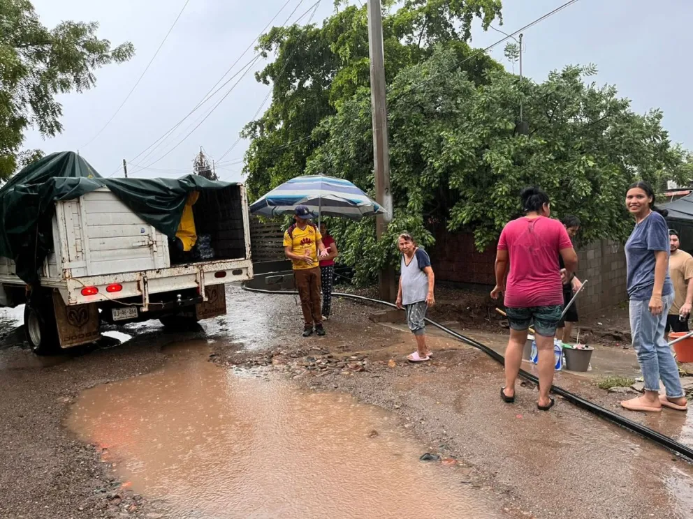 DIF Bienestar Culiacán, continúa con guardia activa, trabajando a través de los equipos de reacción inmediata ante las lluvias torrenciales ocasionadas por la tormenta Norma.