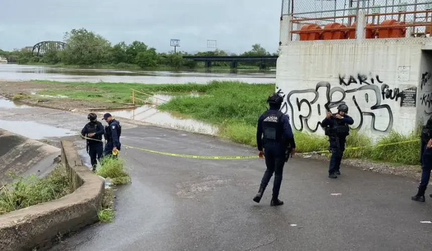 Cerrado el paso a la circulación en la presa derivadora en Culiacán.