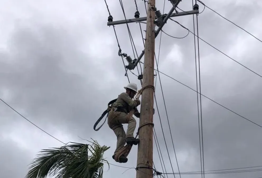 CFE. Ya hay energía eléctrica en el 79% de usuarios afectados en Sinaloa por Norma.