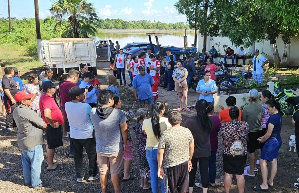 Llevan apoyos a la comunidad Cañadas de Guamuchilito, La Palma en Navolato.