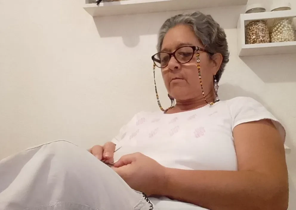 En Casa Blanca, Luz María teje sueños y pulseras para emprender a pesar de la adversidad