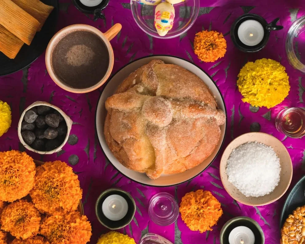 Cuál es el significado del pan de muerto en las ofrendas para niños.