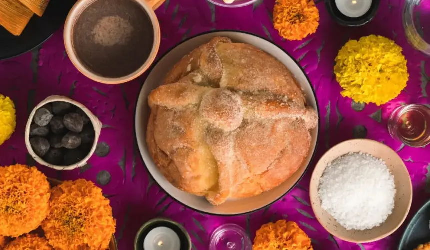 Cuál es el significado del pan de muerto en las ofrendas para niños. 