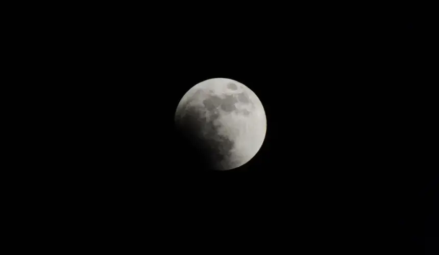 Eclipse lunar parcial 2023: ¿a qué hora podrá verse desde México?