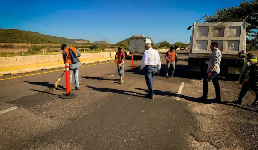 Sinaloa. Realizan reencarpetado en la Autopista Benito Juárez