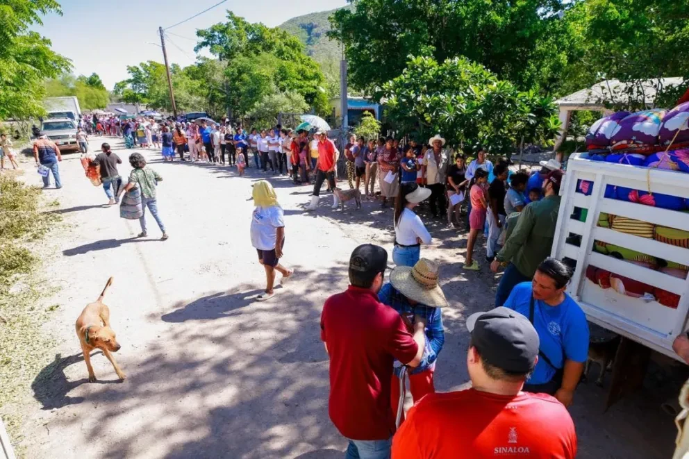 Autoridades estatales han distribuido un total de 47,762 apoyos a la población afectada en Sinaloa tras el paso de la tormenta tropical Norma. Fotos: DIF Sinaloa
