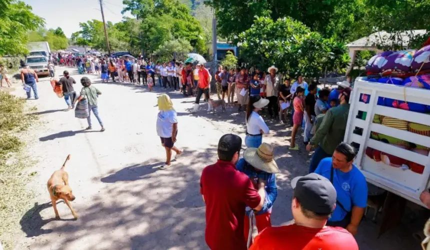 Autoridades estatales han distribuido un total de 47,762 apoyos a la población afectada en Sinaloa tras el paso de la tormenta tropical Norma. Fotos: DIF Sinaloa