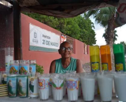 Manuelita, mujer luchadora que vendiendo velas ilumina su vida y la de otros en Culiacán