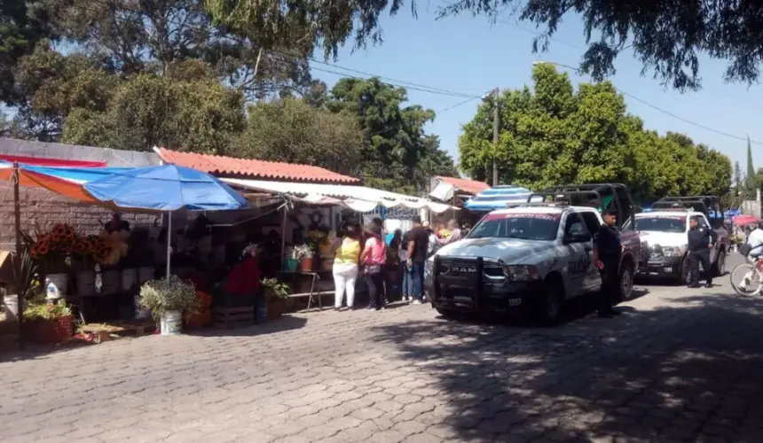 Vigilan panteones en Puebla por el Día de Muertos. Foto: Cortesía