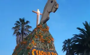 Descubre porque en Cuanajo, Patzcuaro colocan caballos de madera durante Día de Muertos