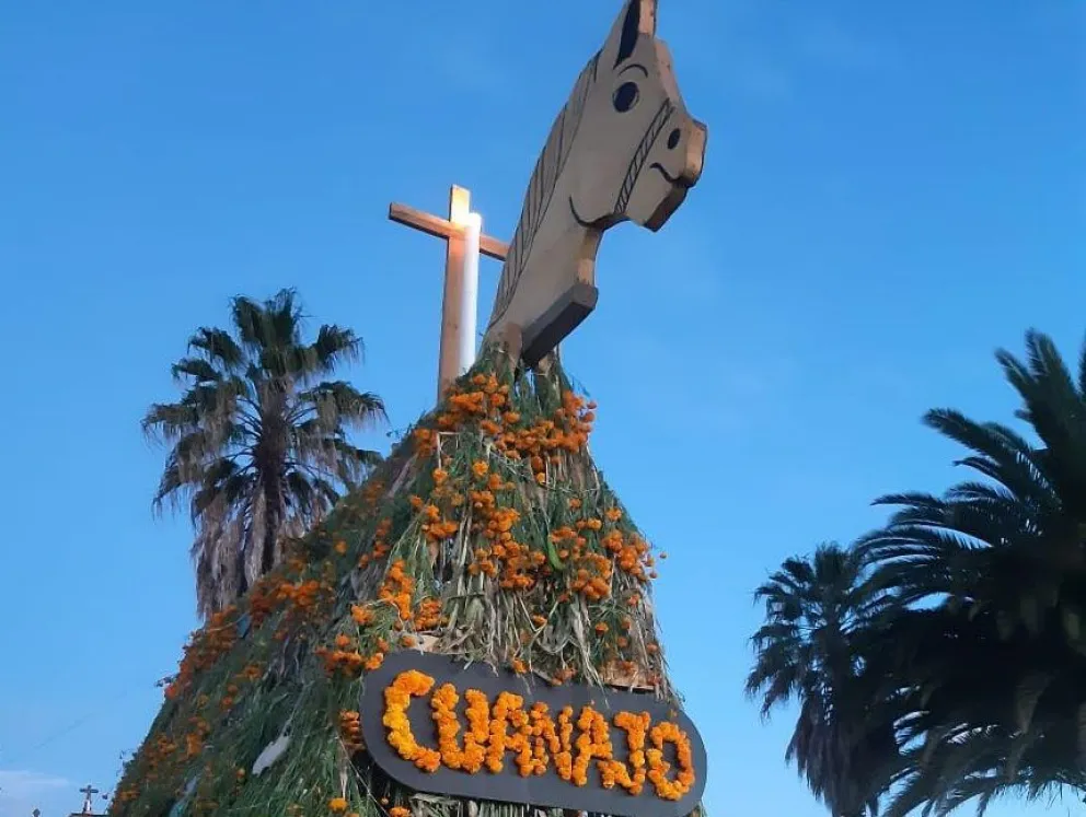 Descubre porque en Cuanajo, Patzcuaro colocan caballos de madera durante Día de Muertos