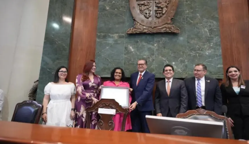 Recibe Yanett Miranda Castro el premio a la Mujer Rural Sinaloa 2023