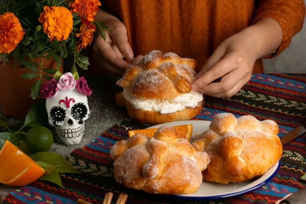 La Feria de Pan de Muerto en la alcaldía Venustiano Carranza, en la CDMX, es un evento totalmente familiar. Foto; Freepik