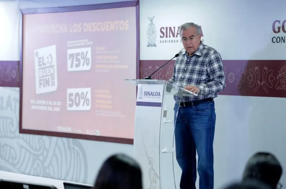 Rubén Rocha Moya anuncia los descuentos.