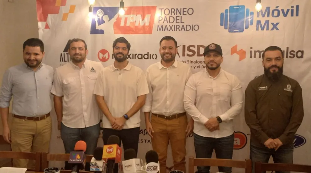 Organizadores y patrocinadores del Torneo Anual de Pádel Maxiradio en Culiacán.