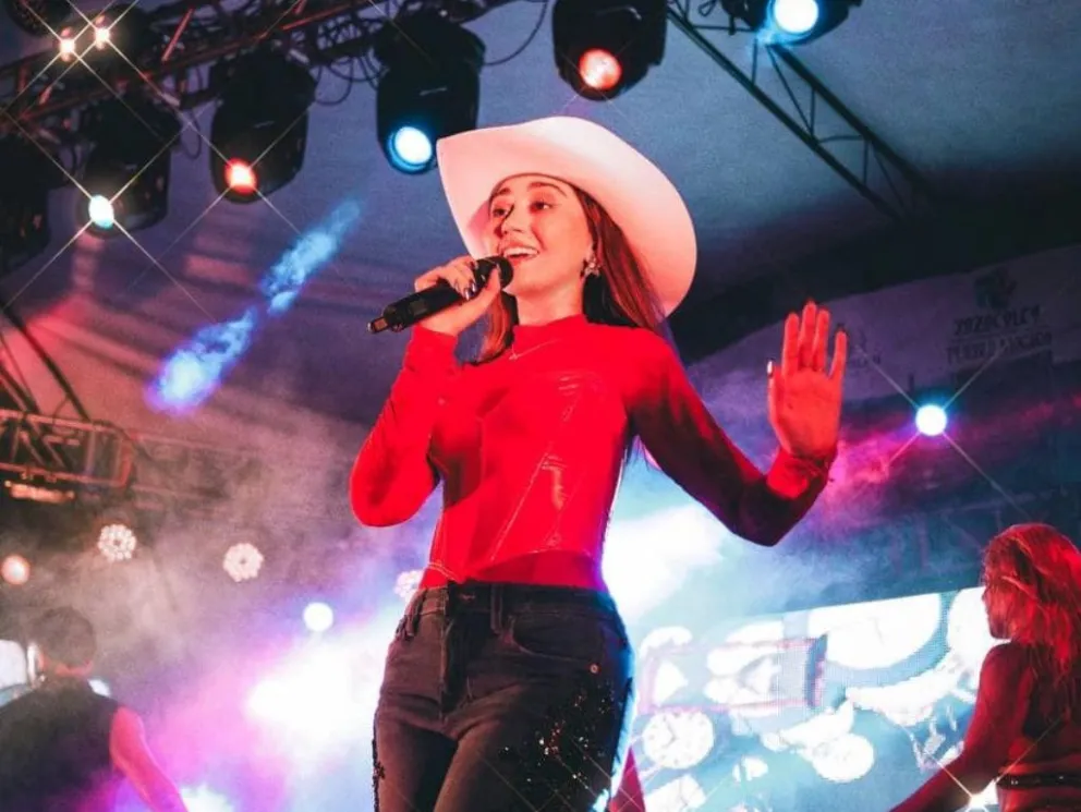 La artista sinaloense dará el concierto Noche de velas en el marco de esta gran fiesta cultural en Culiacán. Foto: Instagram