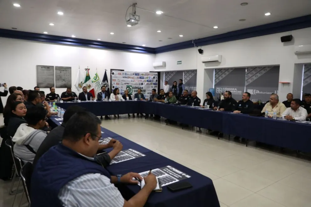 Revisan las acciones del operativo de seguridad que se va a realizar en el Buen Fin 2023 en Querétaro. Foto: Cortesía