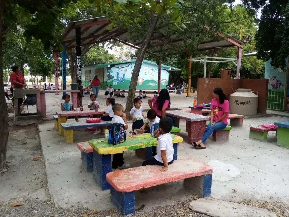 El jardín de niños más arborizado de Villa Juárez hace felices a los niños con la sombra
