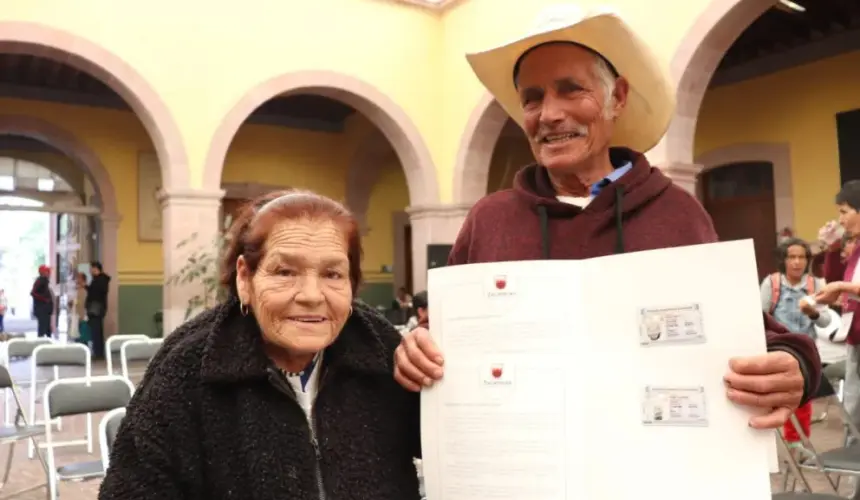 Adultos mayores de Zacatecas podrán viajar a Estados Unidos para ver a sus hijos, luego de años sin poder abrazarlos. Foto: Cortesía