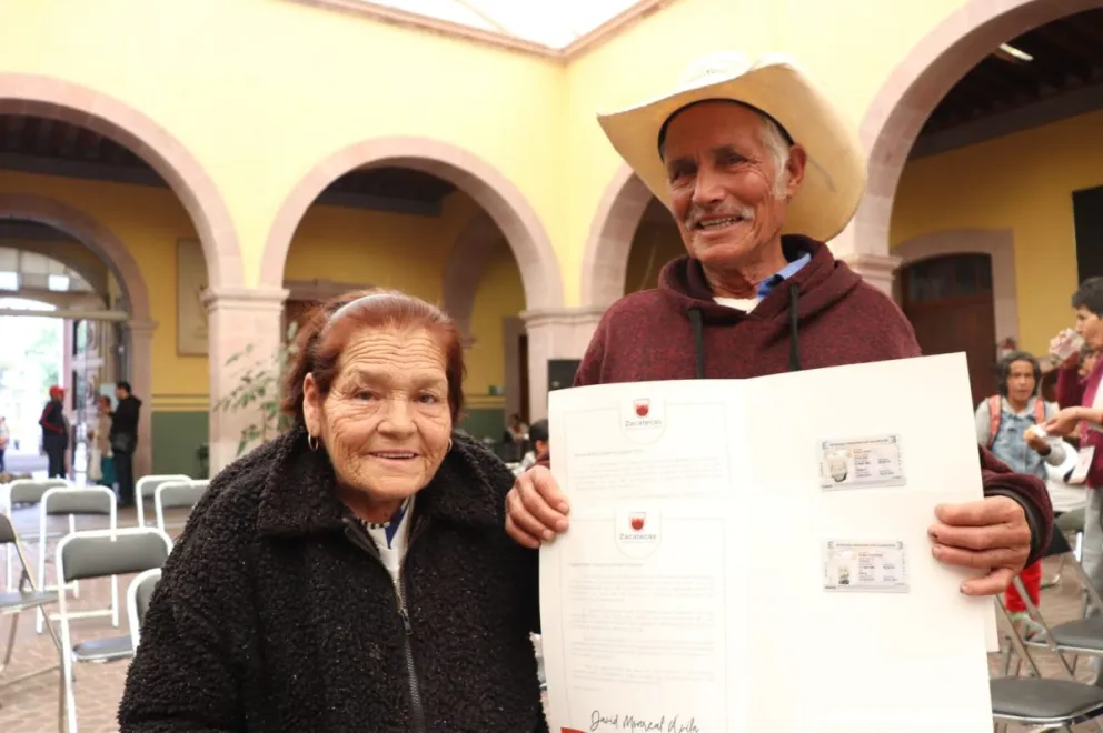 Adultos mayores de Zacatecas podrán viajar a Estados Unidos para ver a sus hijos, luego de años sin poder abrazarlos. Foto: Cortesía