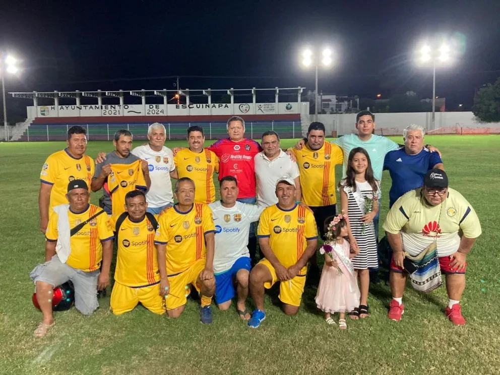 Cada de uno de los equipos participantes estuvo muy alegre por el inicio de la inauguración la Segunda Liga de Fútbol de Veteranos 50 y más.