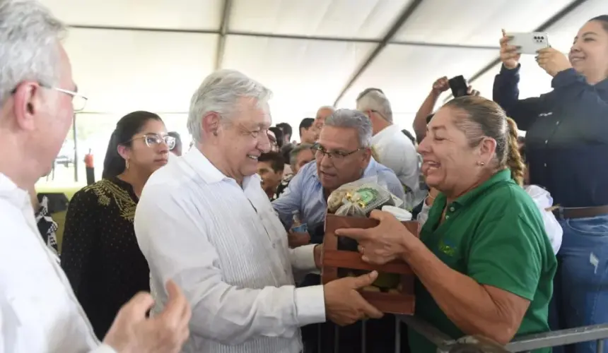 Andrés Manuel López Obrador durante su visita en Badiraguato, Sinaloa.