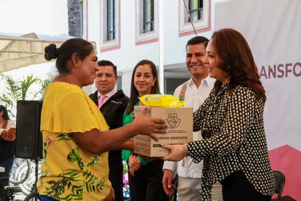 Aspectos de los apoyos que se entregaron a las familias de Jalpa. Foto: Cortesía