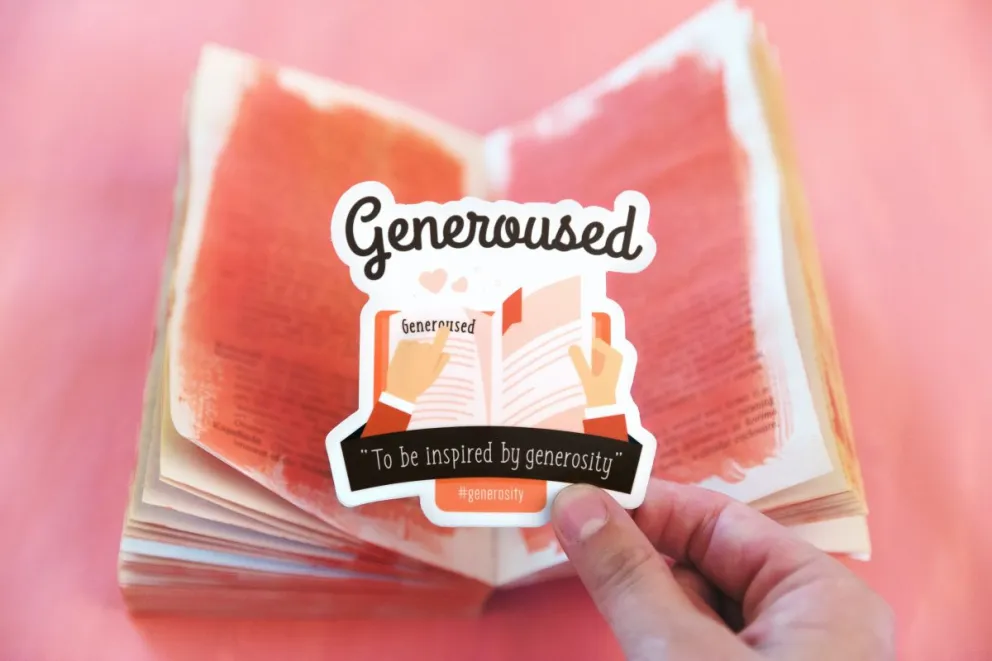 Estudio sobre la generosidad global. Foto: Sticker Mule