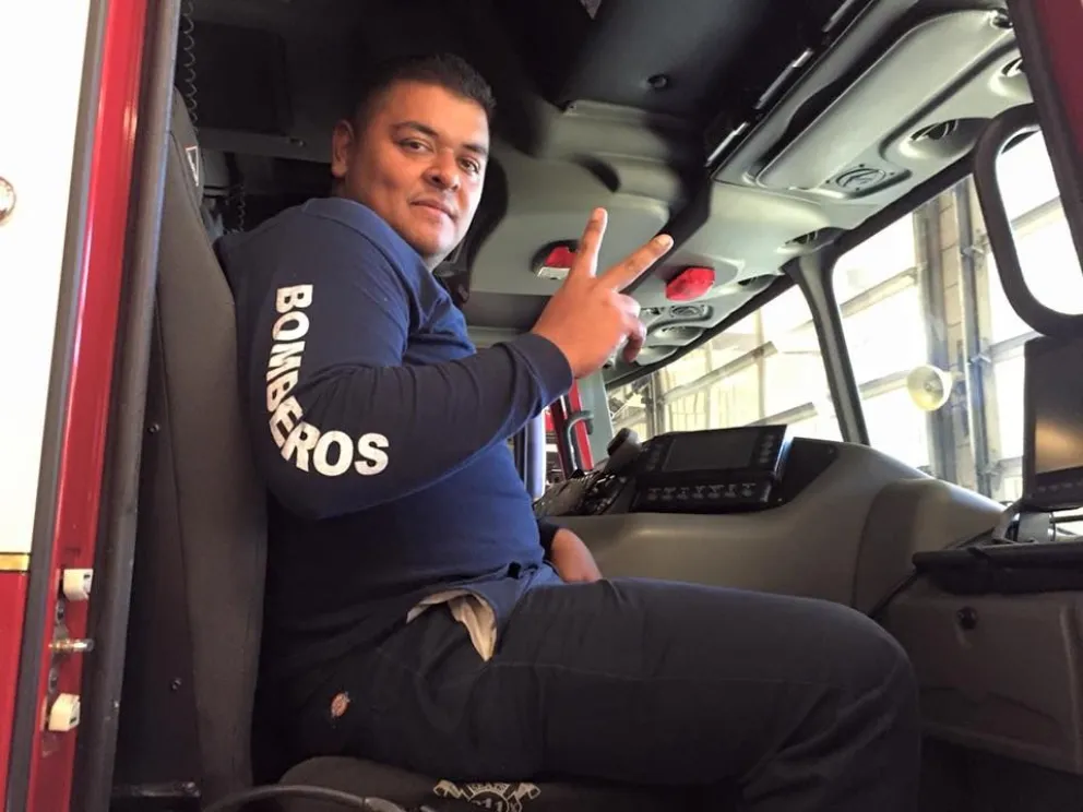 Pedro García, el valiente bombero de Navolato que apaga fuegos y enciende corazones de gratitud