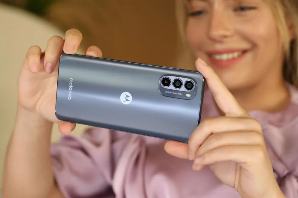 El smartphone Motorola Moto G62 5G, de los más económicos en el mercado e incluye una cámara de calidad