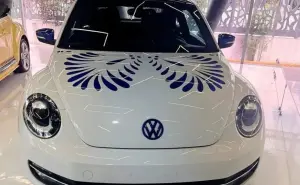 El encuentro mágico entre Volkswagen y la Talavera Poblana con el New Beetle en el Museo del Automóvil de Puebla