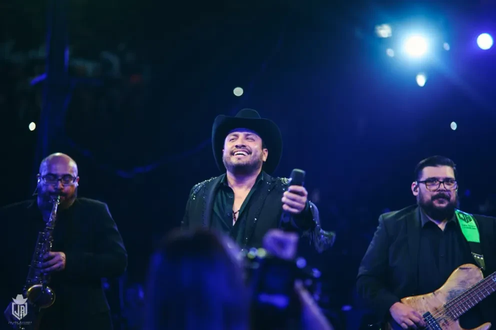 Badiraguato celebra en grande sus 418 aniversario con concierto de Julión Álvarez