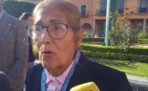 Maestra Paz Negrete es elogiada por su contribución educativa en León, Guanajuato