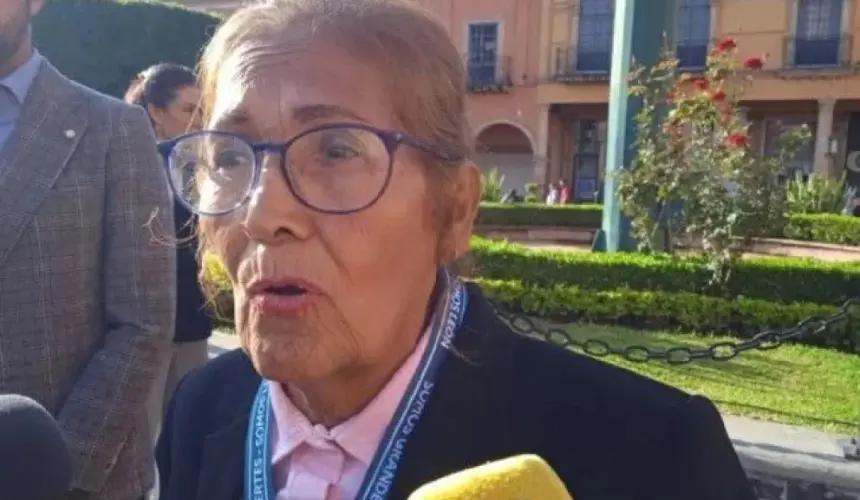 Maestra Paz Negrete es elogiada por su contribución educativa en León, Guanajuato