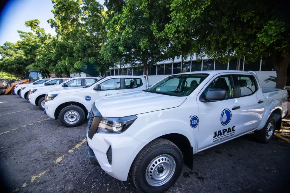 Recibe JAPAC cinco camionetas tipo pick-up y maquinaria.