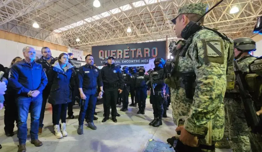 Se desplegan policías y militares como parte del operativo de vigilancia de la feria en Querétaro. Foto: Cortesía