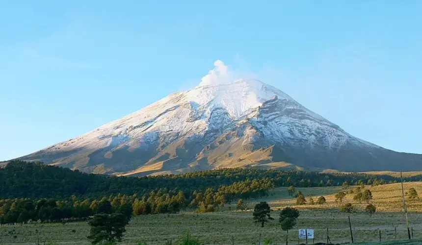 Los volcanes del Iztaccíhuatl y el Popocatépetl son unos de los escenarios naturales más icónicos de México