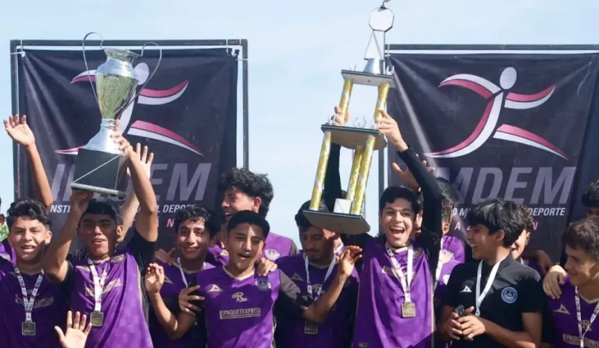 Los jóvenes de Mazatlán FC celebran el triunfo. ¡Felicidades campeones!